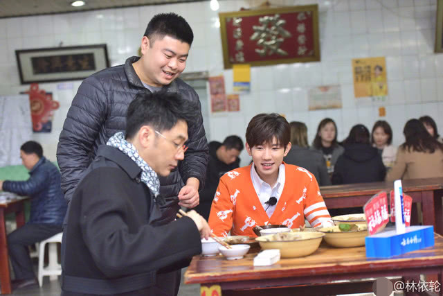 神仙操作!林依轮街头帮王源征婚,直呼他为王可