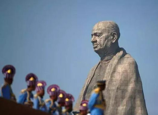 印度20亿的雕像,被自己人嫌弃是中国制造?网友