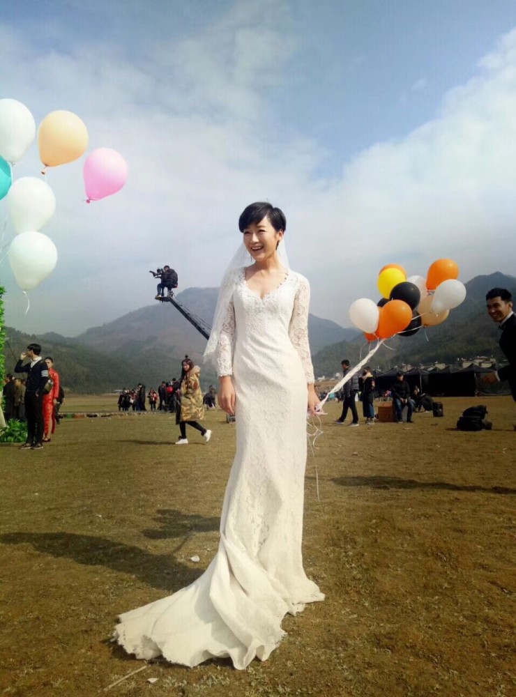 《创业时代》演技力压杨颖,今羽毛上衣流苏裙