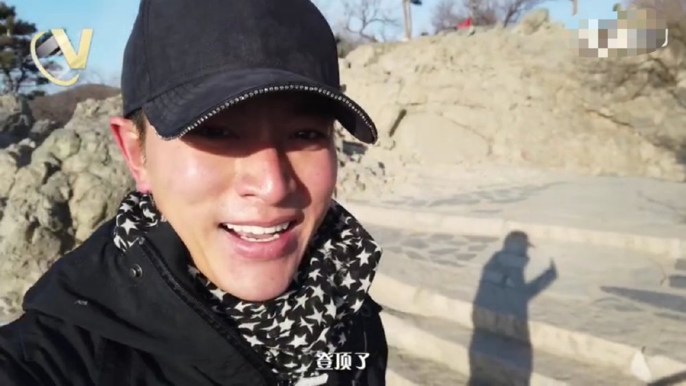 贾乃亮离婚再添新证?继一人吃火锅后解锁一人