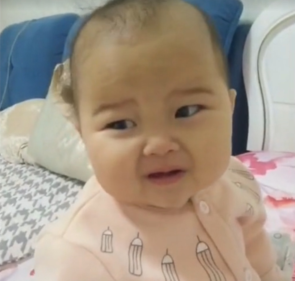 妈妈一放这首歌,3个月的宝宝就这个表情,网友
