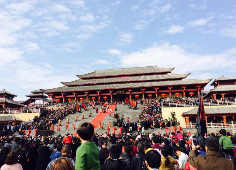 去横店偶遇大明星?导游:那你就不要来了,能看