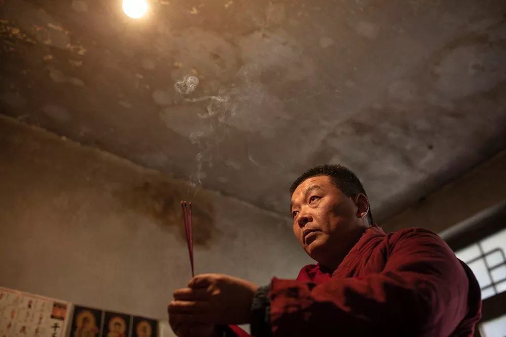 一个好脾气的中年男人决定离家出走:他想出家