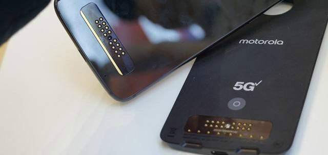 美团无人车亮相CES LG展示4K柔性屏电视