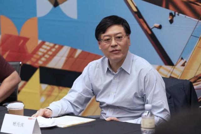 联想杨元庆:PC市场仍有上涨空间 手机业务需回