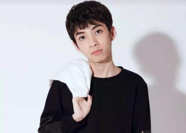 lol:小马和uzi甜蜜双排,小马的id真是太逗了!