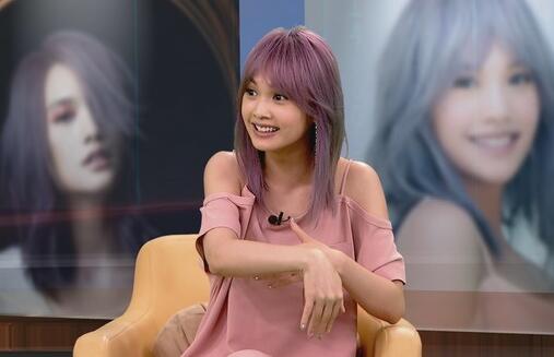杨丞琳自曝拍戏时糗事 上百名群演前大走光