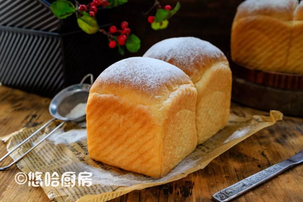 这吐司用料简单朴素,无蛋奶,口感Q软湿润,下腰