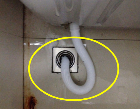 洗衣机排水管万万别这样装,容易漏水又返味,后