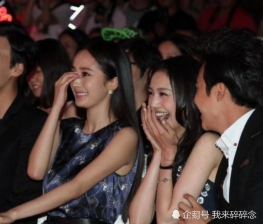 郑爽杨幂4年前罕见合影曝光,差距太大网友大呼