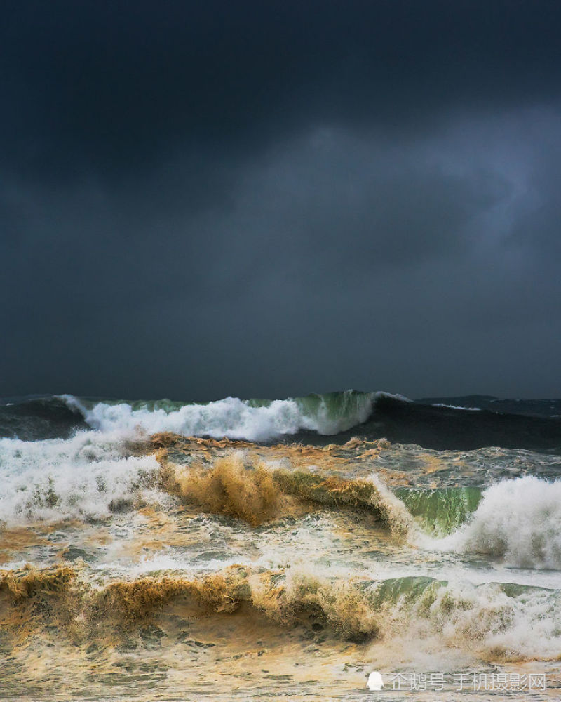 然后伴着巨大的狂风和暴雨来到,在海上则会伴着强大的海浪,今天小编给