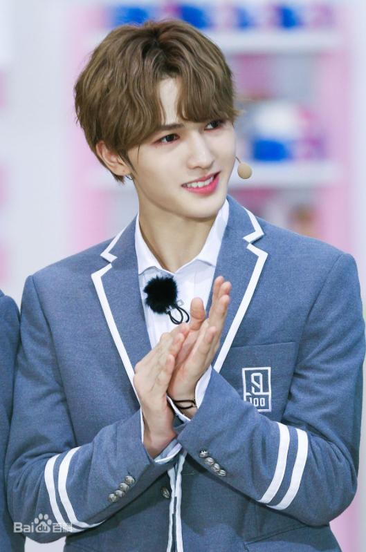 朱正廷的青春疼痛文学被粉丝嘲笑,终于知道他