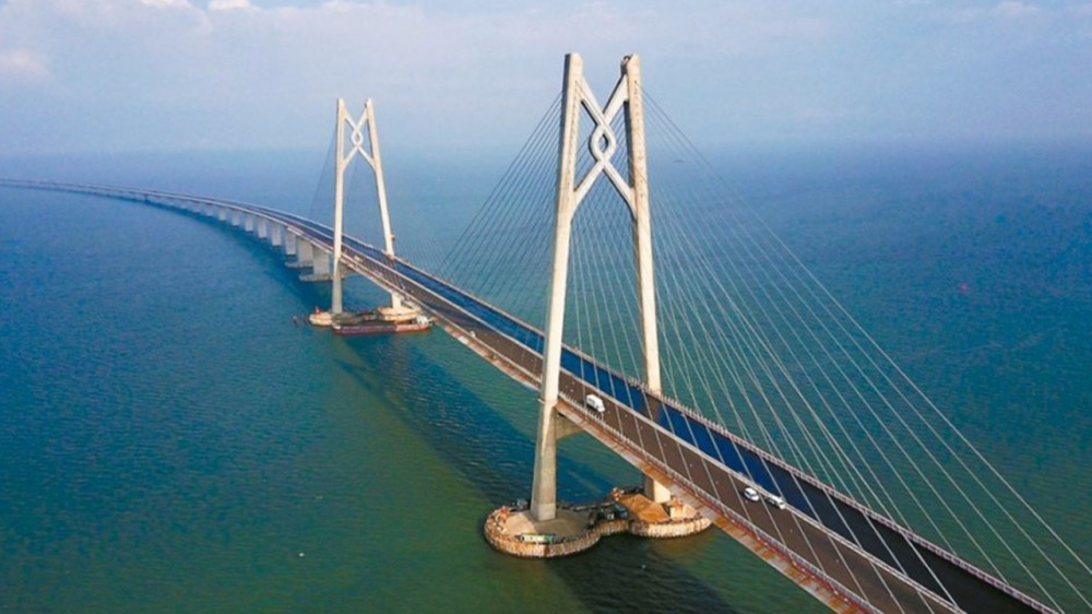 港珠澳大桥是新七大奇迹之一,像变魔术似的建