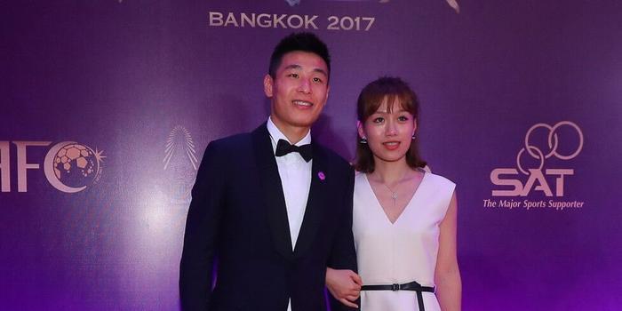 武磊最爱的他和她!引路人根宝赐予灯火 同路人