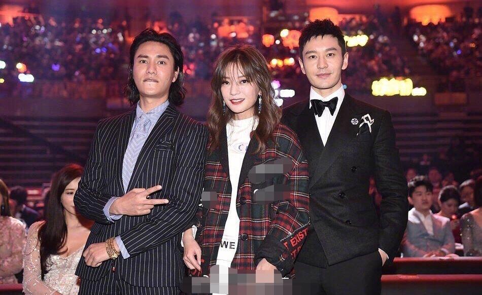 众星参加活动,刘烨自带瓜子嗑、陈坤保温杯放