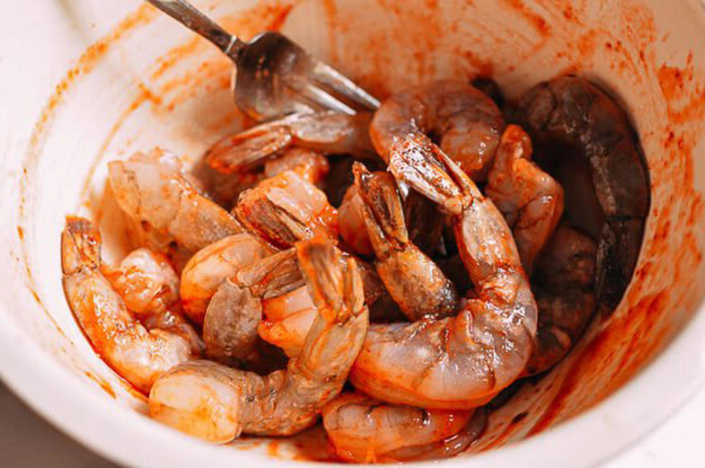 大虾用这种做法,比水煮油焖的还好吃,鲜香美味