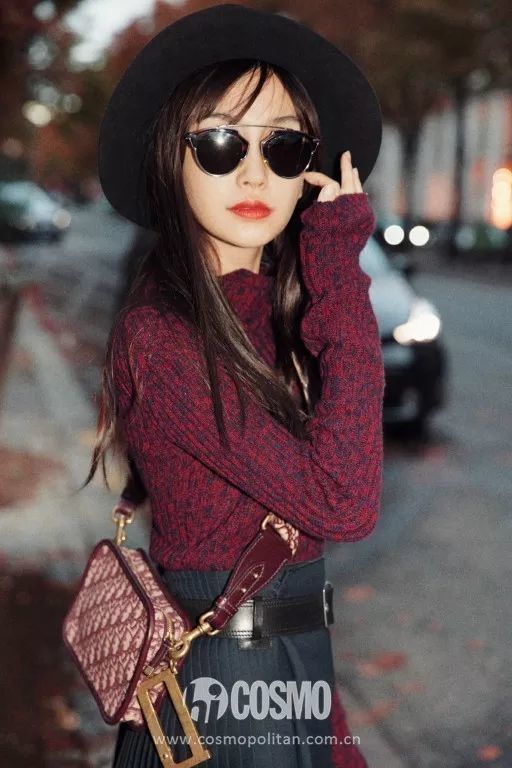 明星戴上IU的帽子,哎呦真的很好看诶