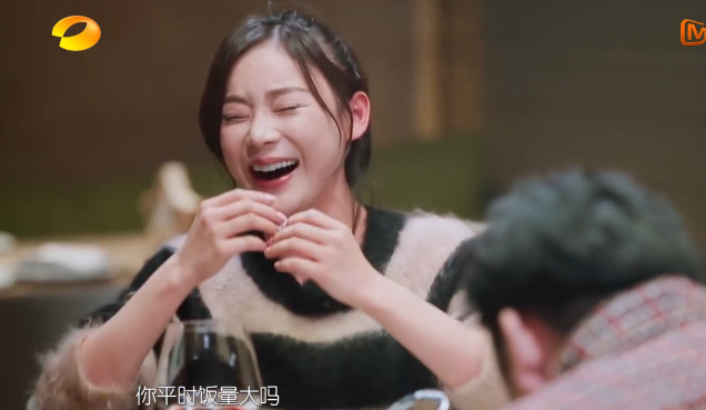 袁姗姗爸爸情商很高,表面上对钱枫很满意,他的