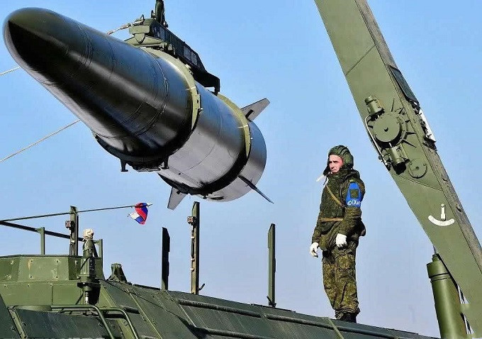 ss-26"伊斯坦德尔"弹道导弹是俄罗斯的一款先进的近程导弹,它虽然没