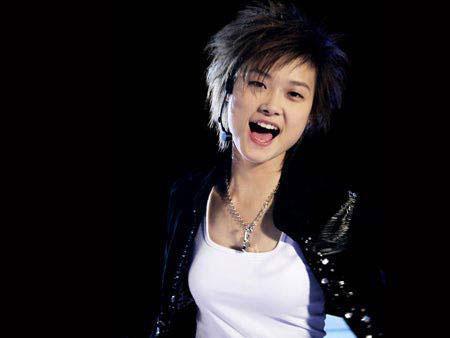 李宇春接受人民日报专访,不必在乎C位,活出自