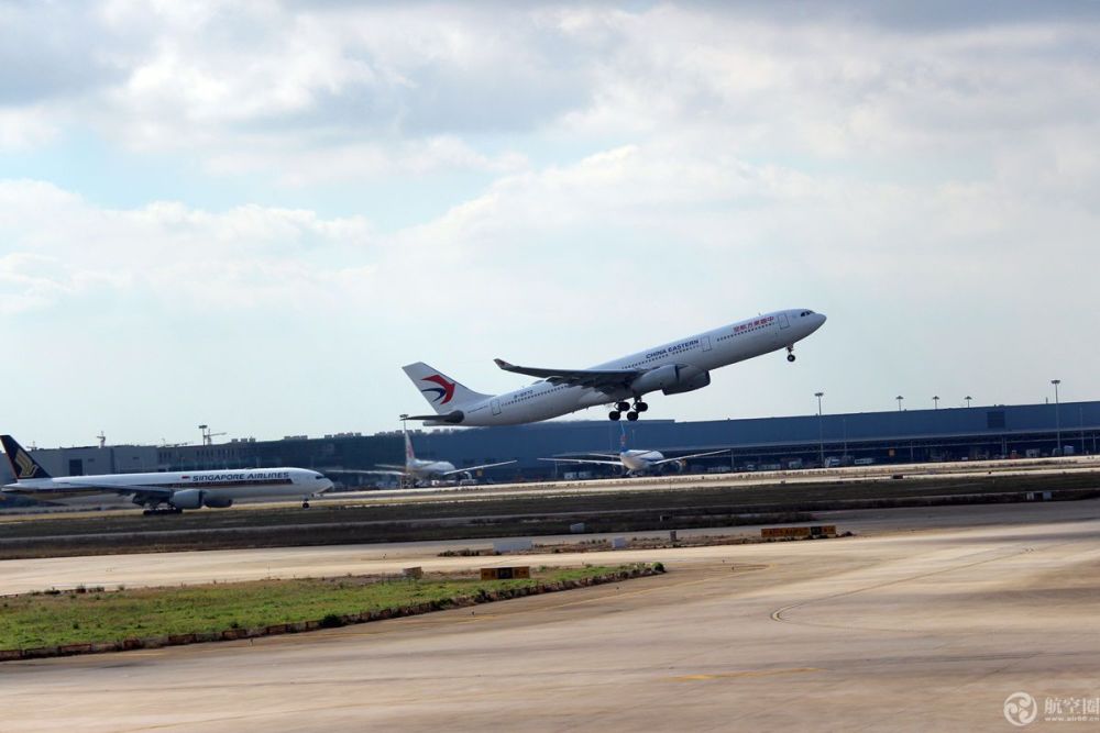 香港机场2018吞吐量创纪录 客运7470万 货运仍