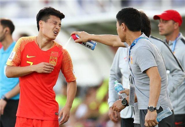 武磊肩伤严重痊愈须3月 上港医务组长火速赶来