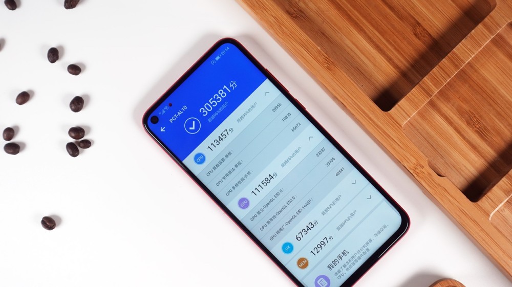拍照是真好!荣耀V20详细评测:游戏测试,快否满