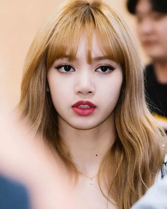 Lisa又双叒叕上热搜了!这次是因为换了新发色