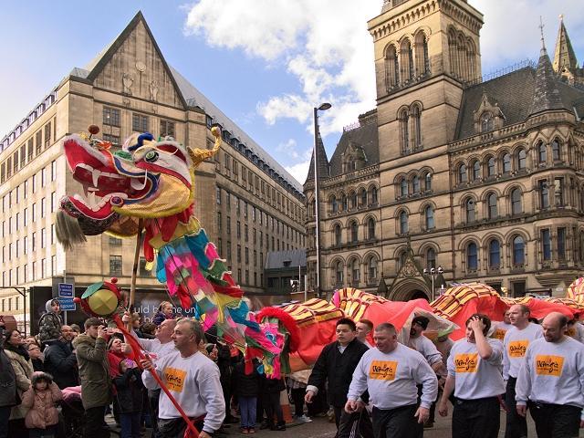 英作家新书揭示:英国华人受种族歧视最重,经历