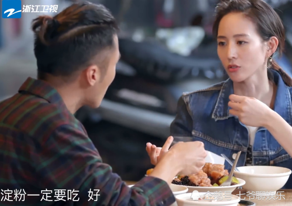 谢霆锋张钧甯现身台湾足疗店,谢霆锋怕痒喊"阿菲"