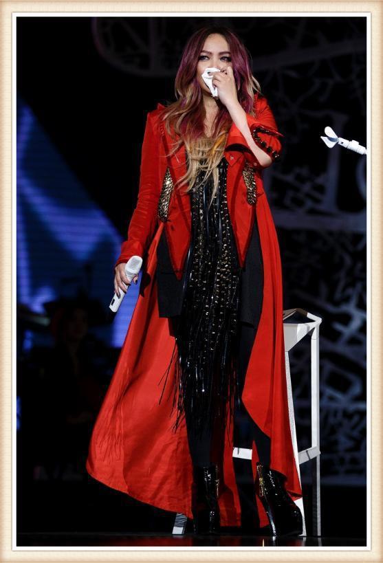 张惠妹胖成150斤又怎样?照穿过膝长靴秀大腿