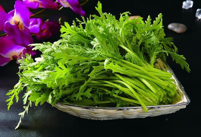 这菜比牛肉养人,只卖4块一斤,冬天干燥要常吃