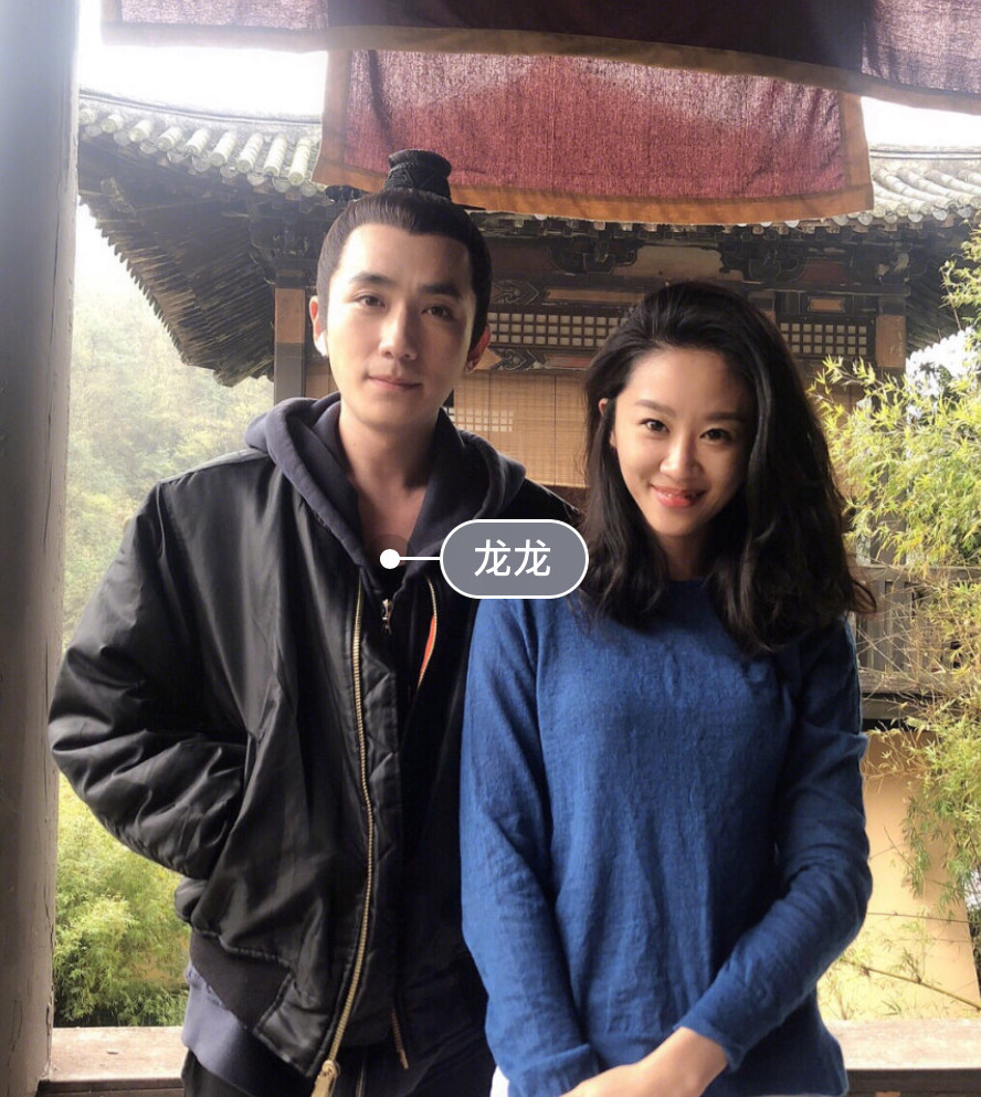 冯绍峰赵丽颖恩爱细节公开,工作人员曝:颖宝肚