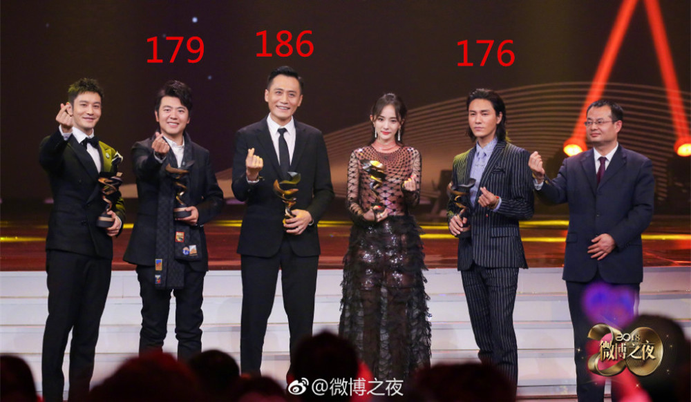 夜,他瞬间长高了五六公分,和179的郎朗齐平,比186的刘烨只矮了一点点