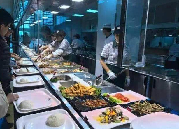 沙特华为食堂再次刷爆网络,让人泪流满面,怪不