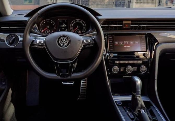 美版新帕萨特亮相,迈腾内饰+6AT变速箱,毫无兴