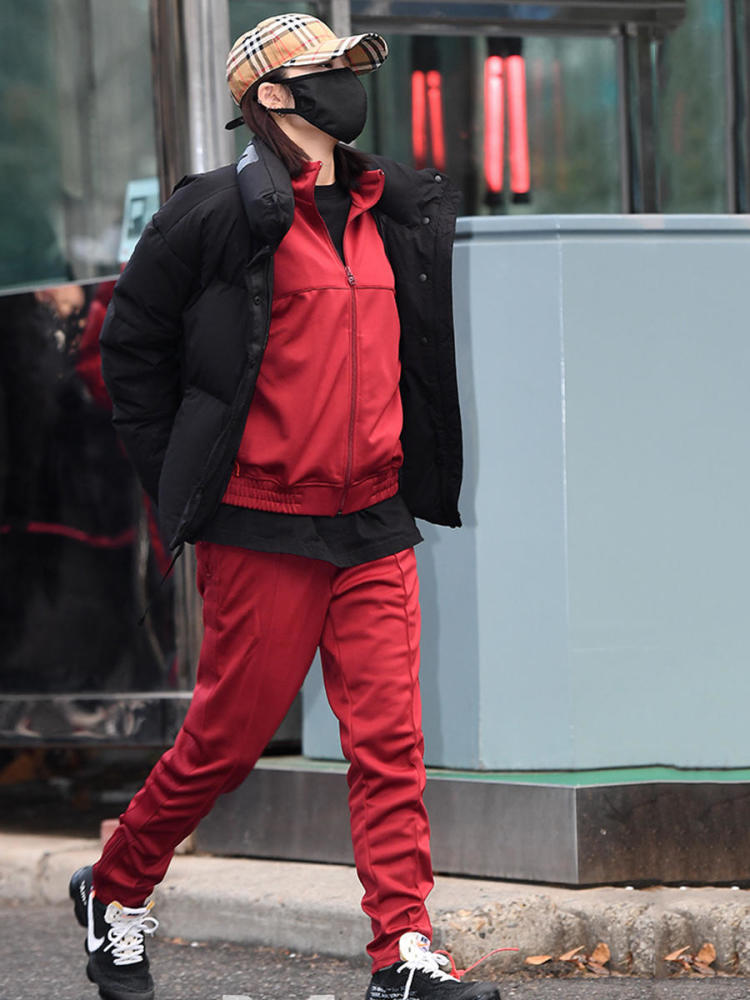 韩国女团Apink上班,一个比一个保暖,五颜六色居