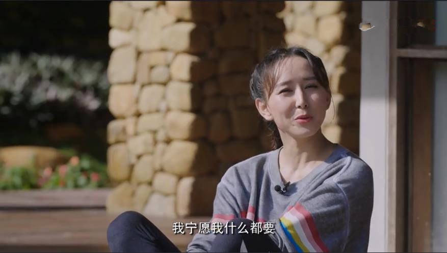 胡静首次公开马来西亚豪宅草坪被森林环绕还有巨大游泳池