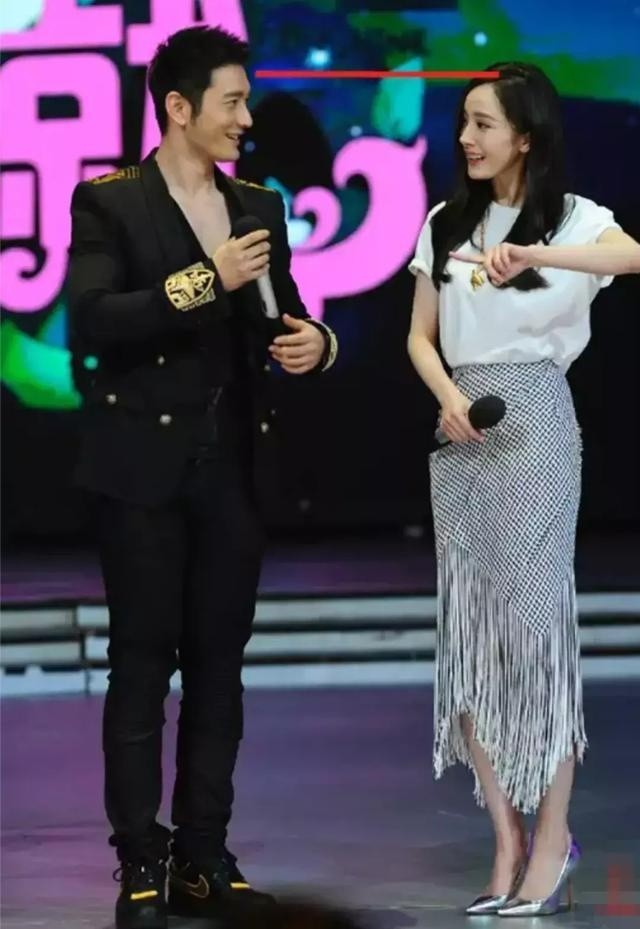 杨颖与杨幂的官方身高数据是相同的,黄晓明却呈现出不同对比,这也引来