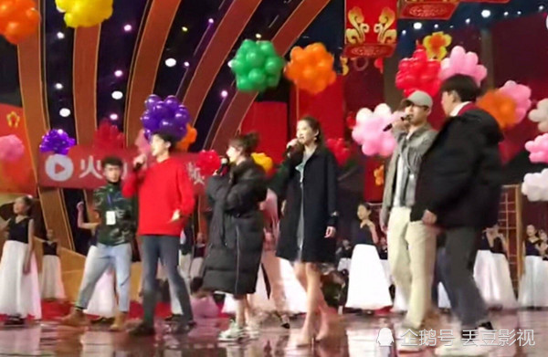 杨紫关晓彤春晚彩排路透曝光,关晓彤大长腿吸