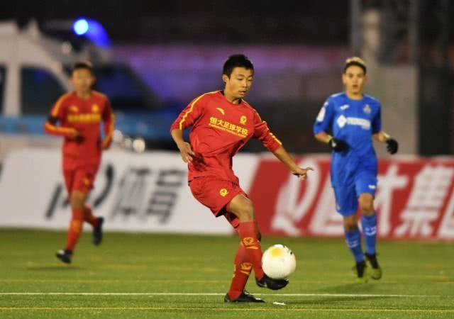 马德里冠军赛恒大U16憾平U15迎开门红 西班牙