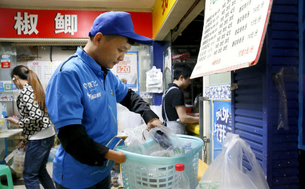 外卖商家:顾客点了5份炒饭,让送饮料我没送