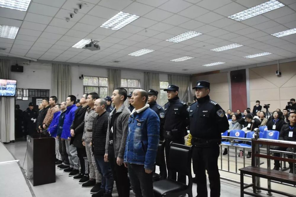 恩施扫黑除恶"第一案"开庭:石大顺等11名被告人共涉9