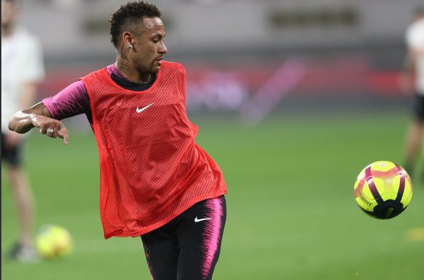 内马尔负角度外脚背一石二鸟 这两个球一起入