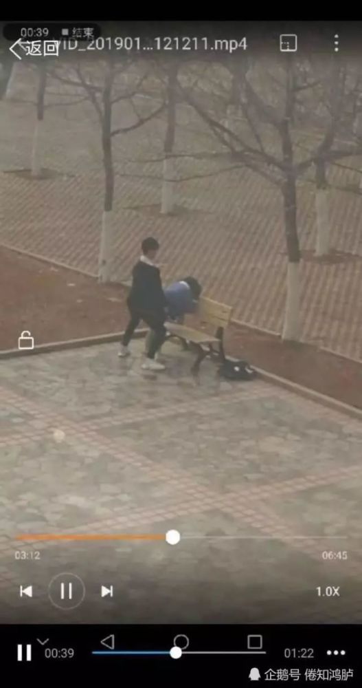 枣庄学院小情侣冬日户外不雅视频留出,出镜椅子成"网