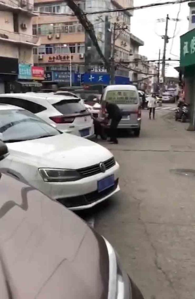 最新消息:温州一男子持刀伤人 伤者抢救无效死