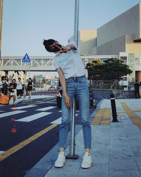 热搜体质和带货能力比肩杨幂,Lisa在韩却人气