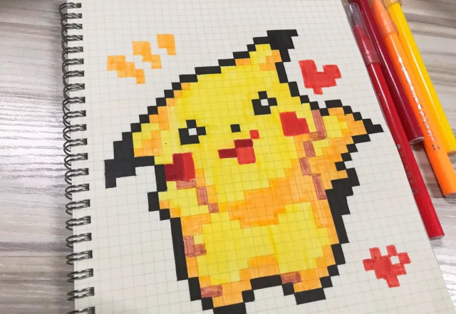最后一张同样是萌萌哒的像素画,我们可以看到画纸上有一只非常好看