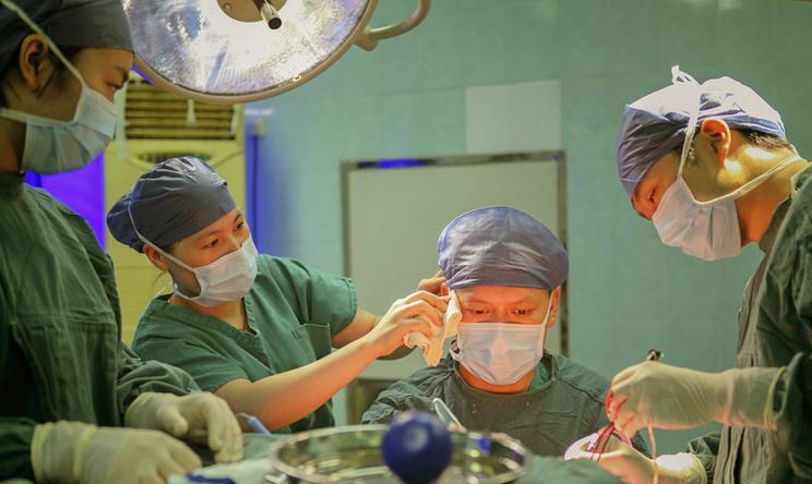 人有三急,做手术的时候,医生想要上厕所怎么办