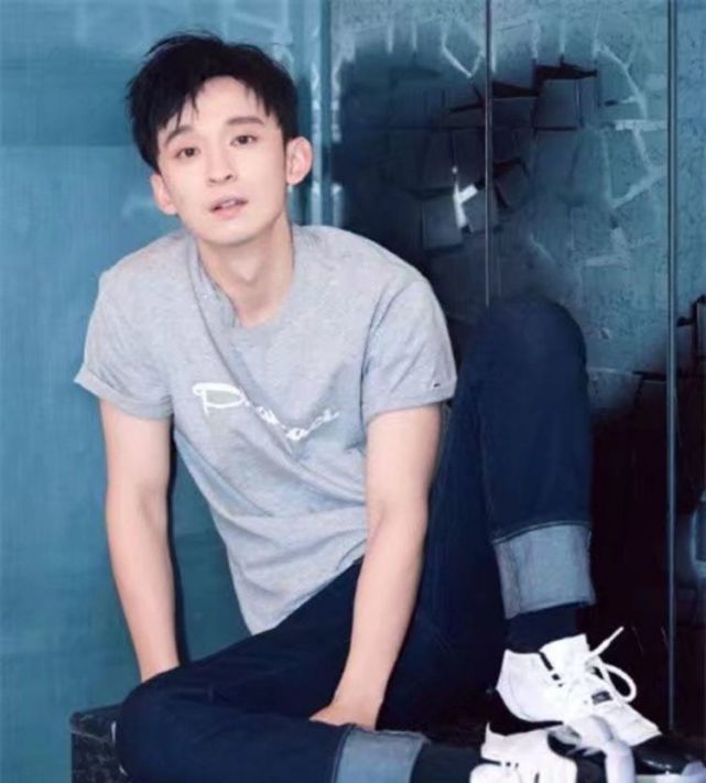 巴图被曝家世显赫却从不张扬,生父是著名导演继父是